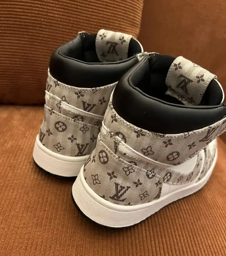 hype Louis Vuitton Sneakers