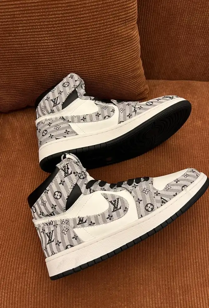 hype Louis Vuitton Sneakers