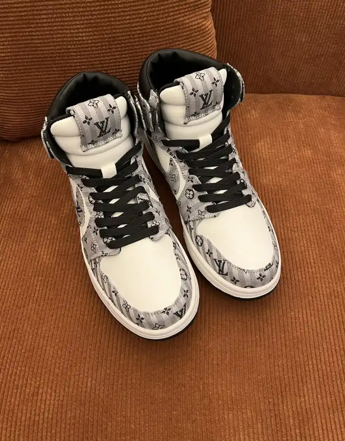 hype Louis Vuitton Sneakers