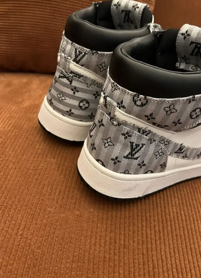 hype Louis Vuitton Sneakers