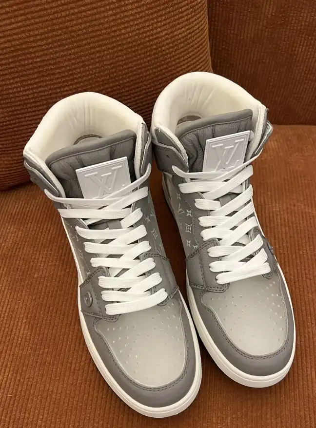 hype Louis Vuitton Sneakers