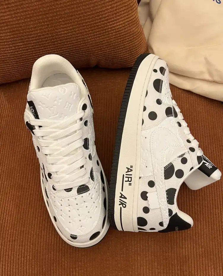 hype Louis Vuitton Sneakers