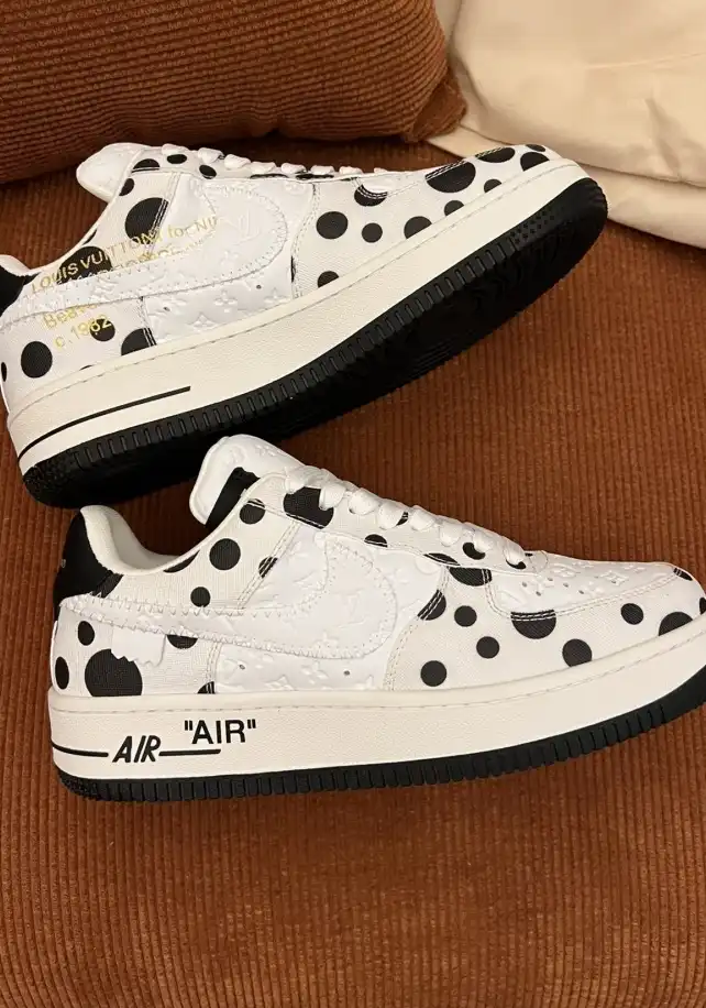 hype Louis Vuitton Sneakers