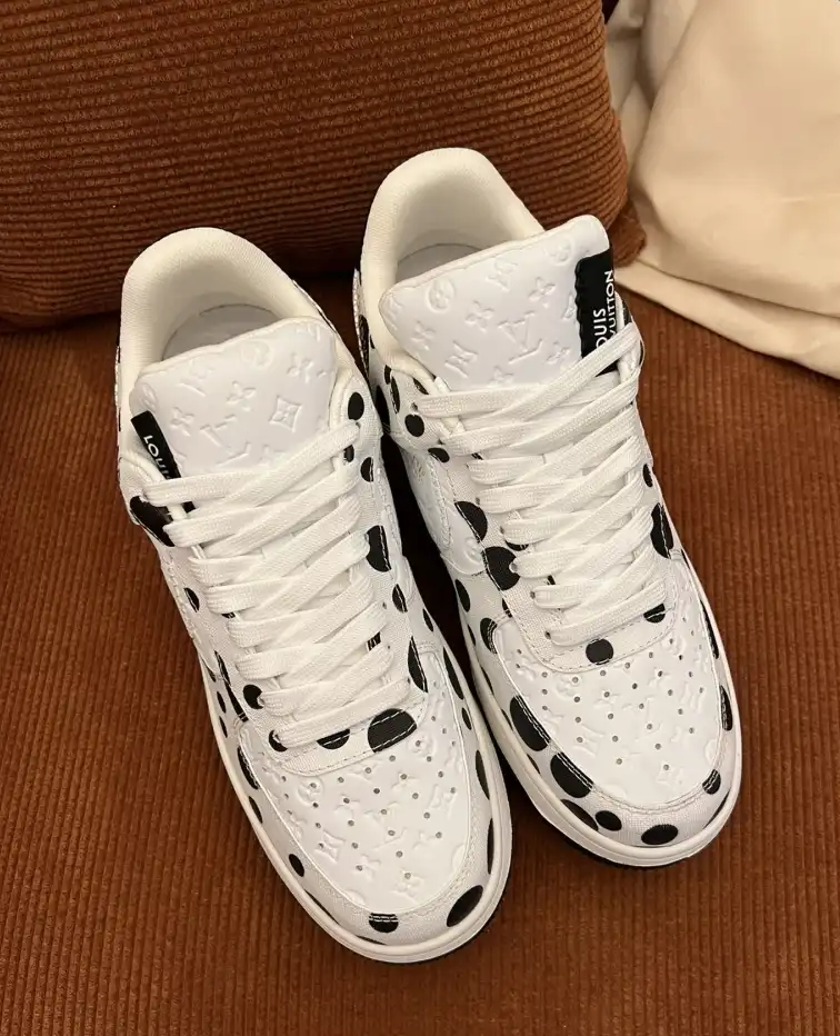 hype Louis Vuitton Sneakers