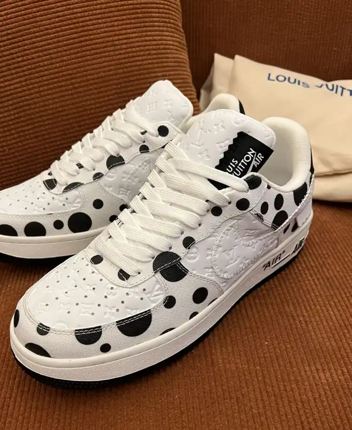 hype Louis Vuitton Sneakers