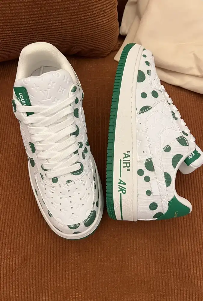 hype Louis Vuitton Sneakers