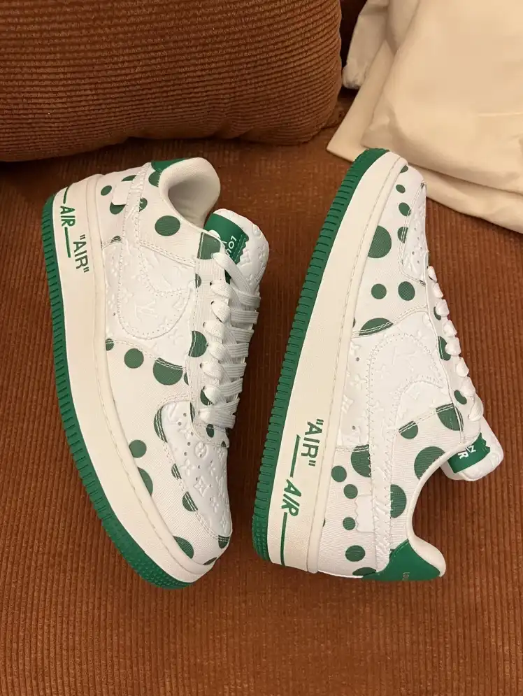 hype Louis Vuitton Sneakers