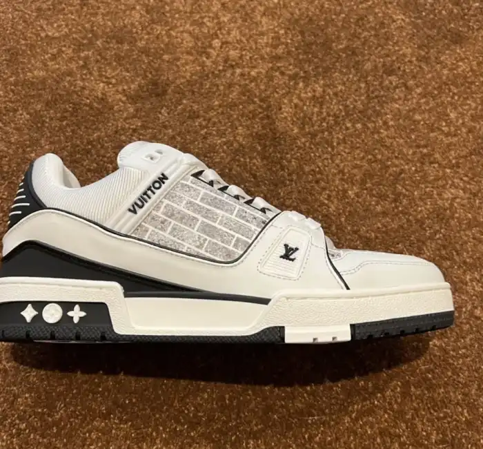 hype Louis Vuitton Sneakers