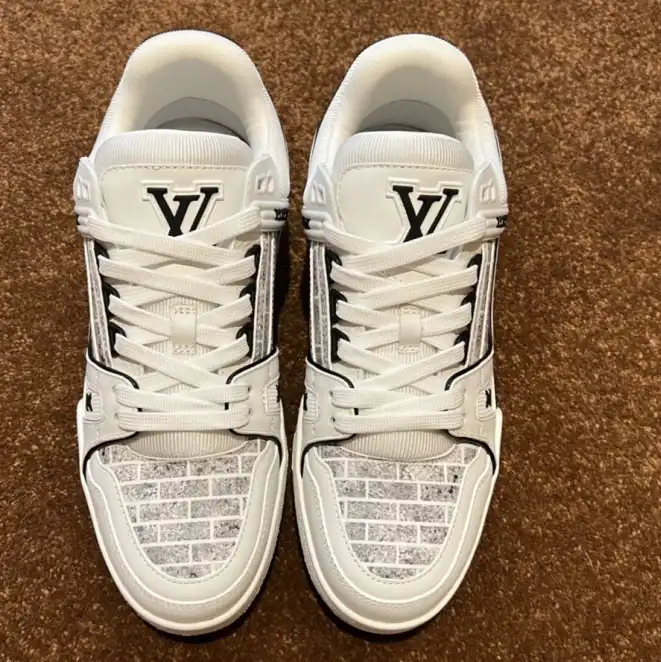 hype Louis Vuitton Sneakers