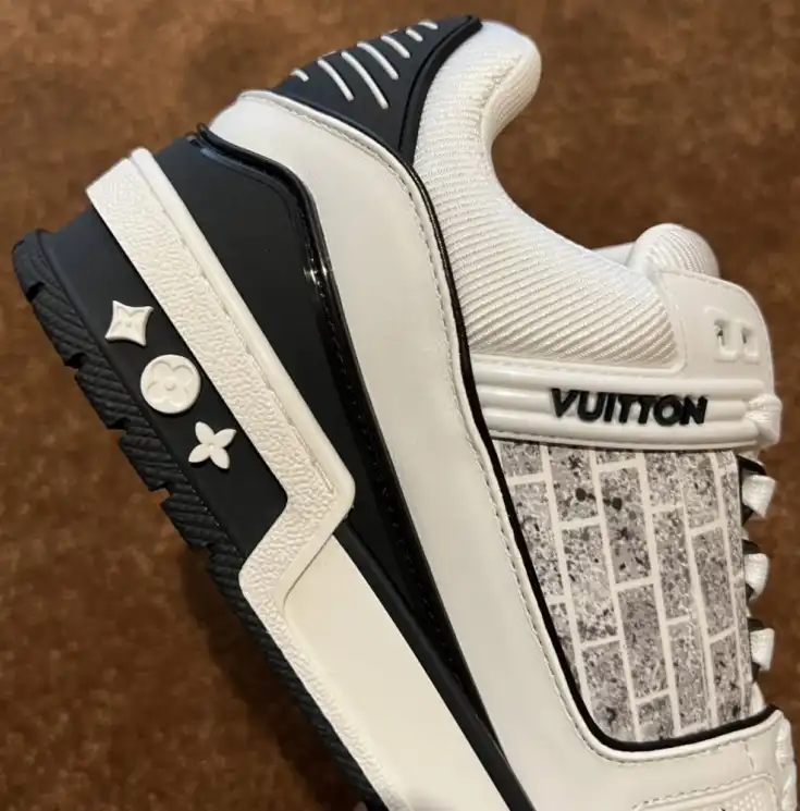 hype Louis Vuitton Sneakers