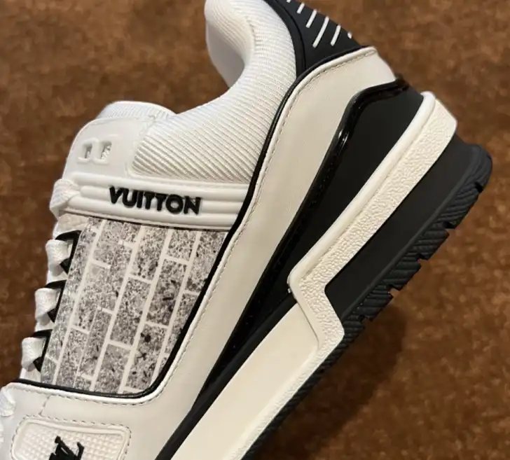 hype Louis Vuitton Sneakers