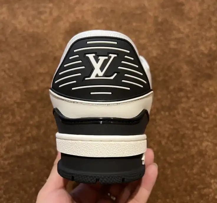 hype Louis Vuitton Sneakers