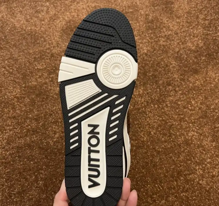 hype Louis Vuitton Sneakers