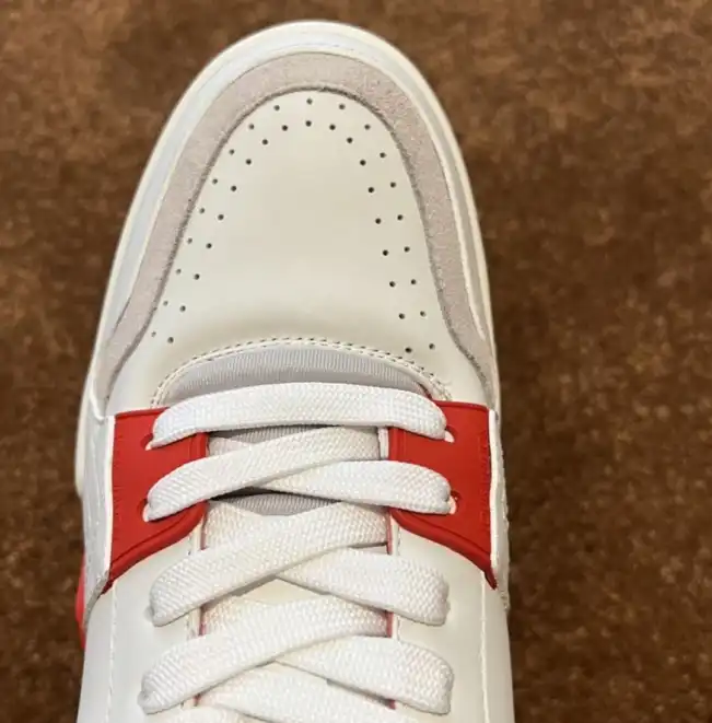 hype Louis Vuitton Sneakers