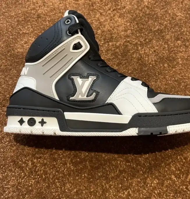 hype Louis Vuitton Sneakers