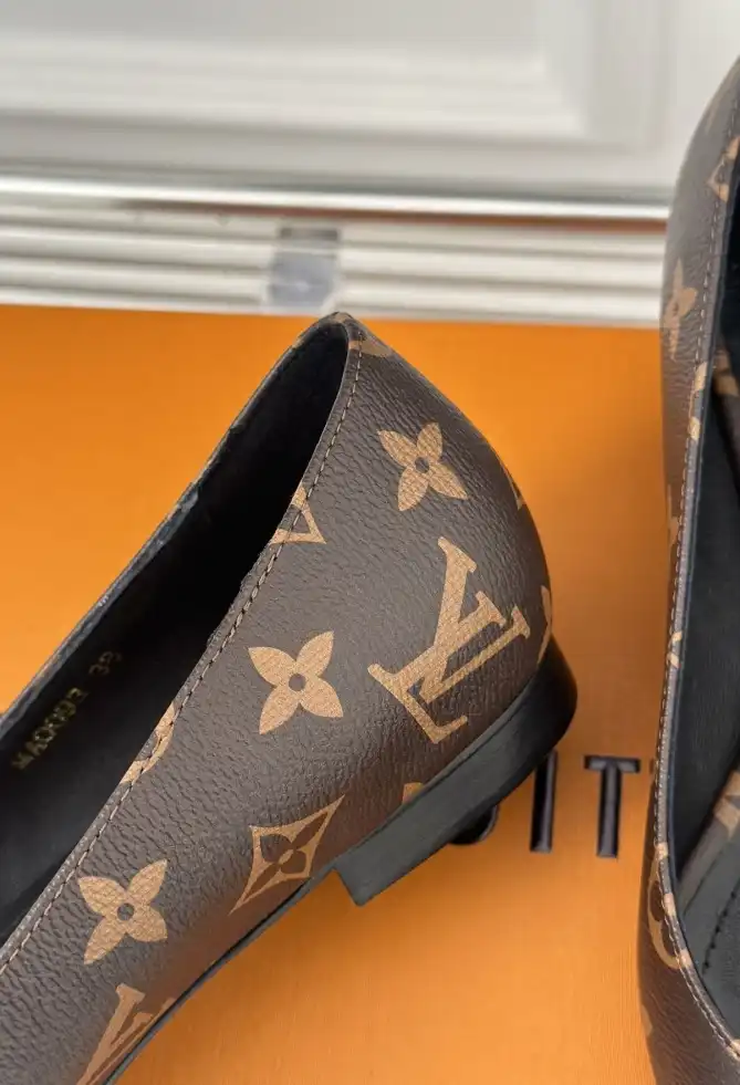 hype LV flat shoes