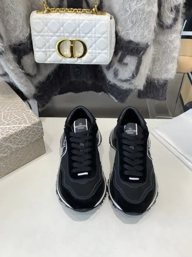 hype Valentino Sneakers