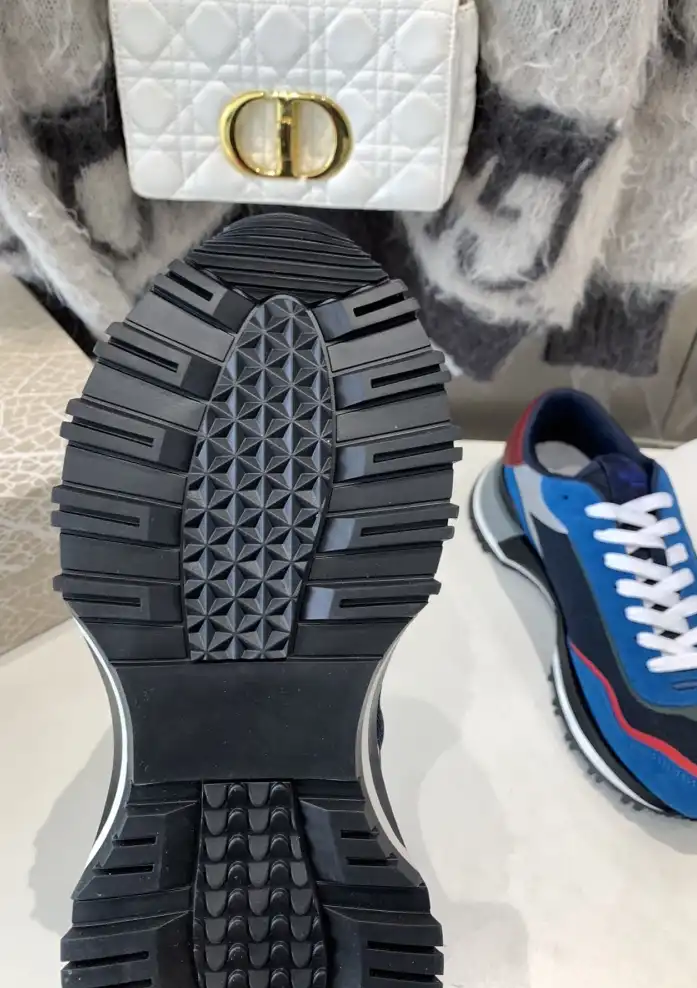 hype Valentino Sneakers