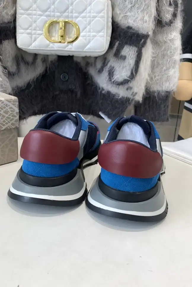 hype Valentino Sneakers