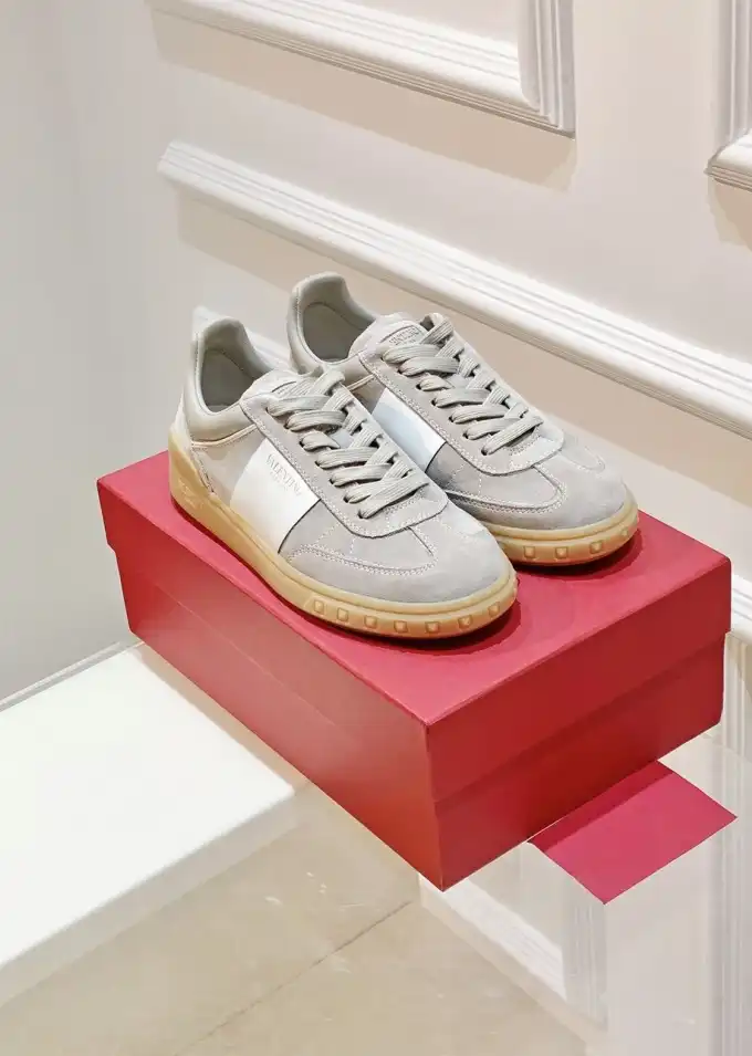 hype Valentino Sneakers