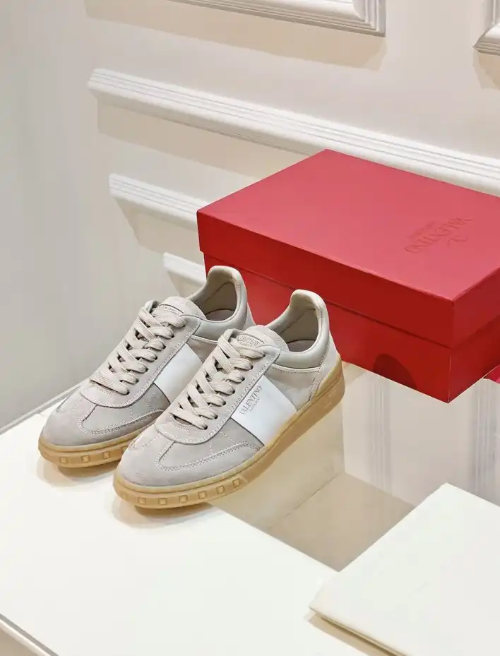 hype Valentino Sneakers