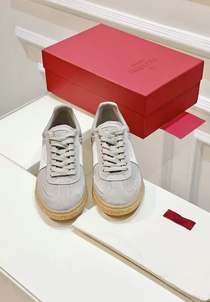 hype Valentino Sneakers