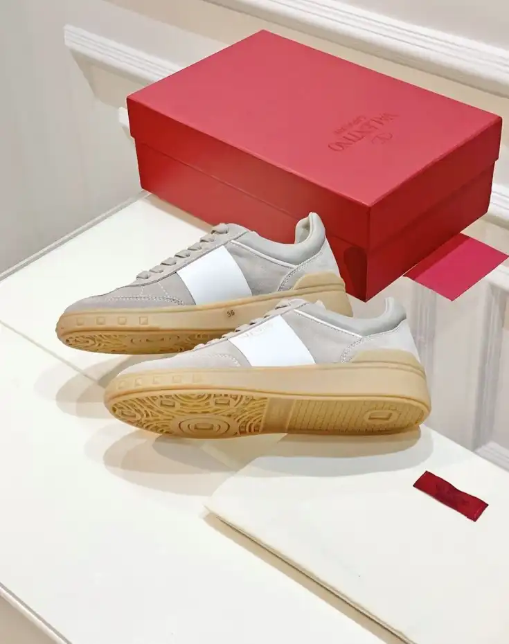 hype Valentino Sneakers