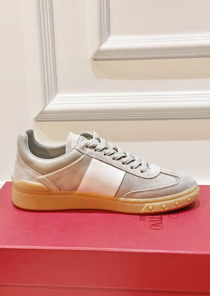 hype Valentino Sneakers