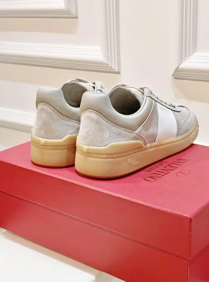 hype Valentino Sneakers