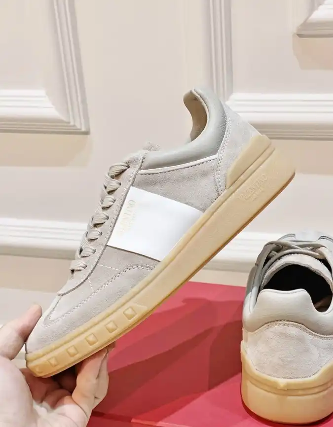 hype Valentino Sneakers