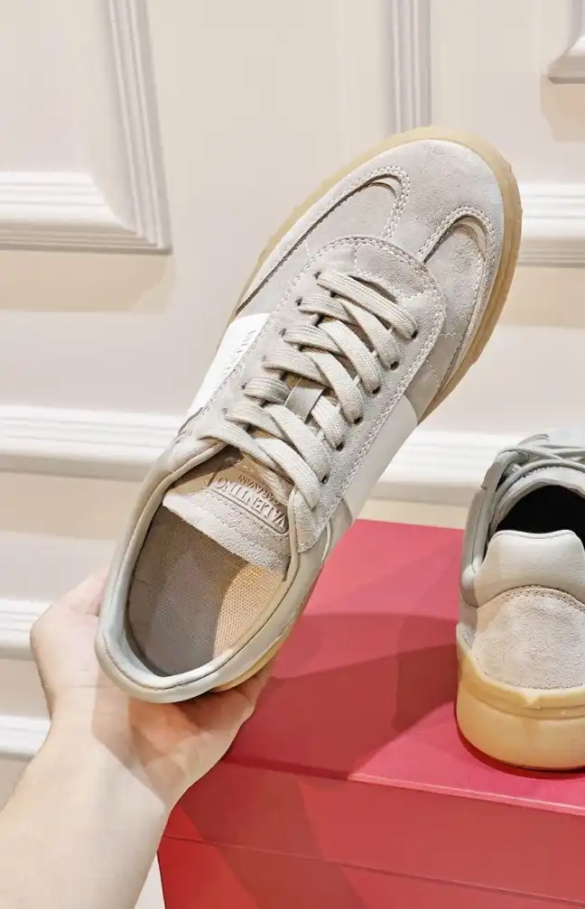 hype Valentino Sneakers