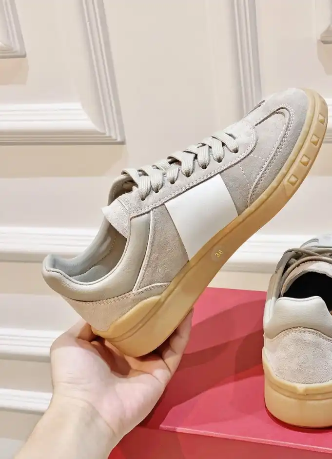 hype Valentino Sneakers