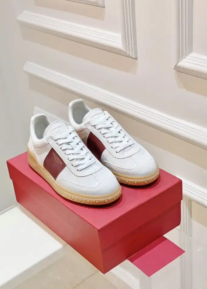 hype Valentino Sneakers