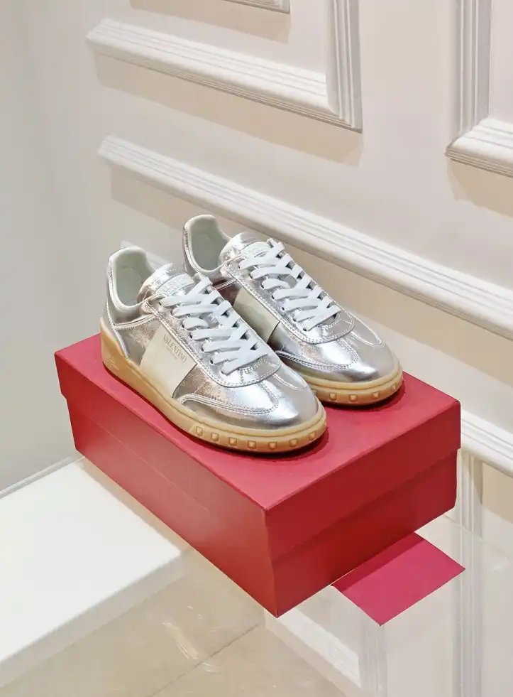 hype Valentino Sneakers