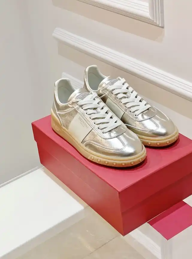 hype Valentino Sneakers