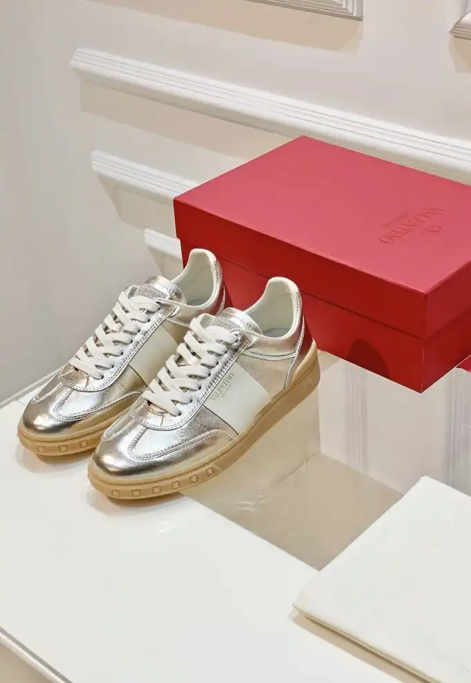 hype Valentino Sneakers