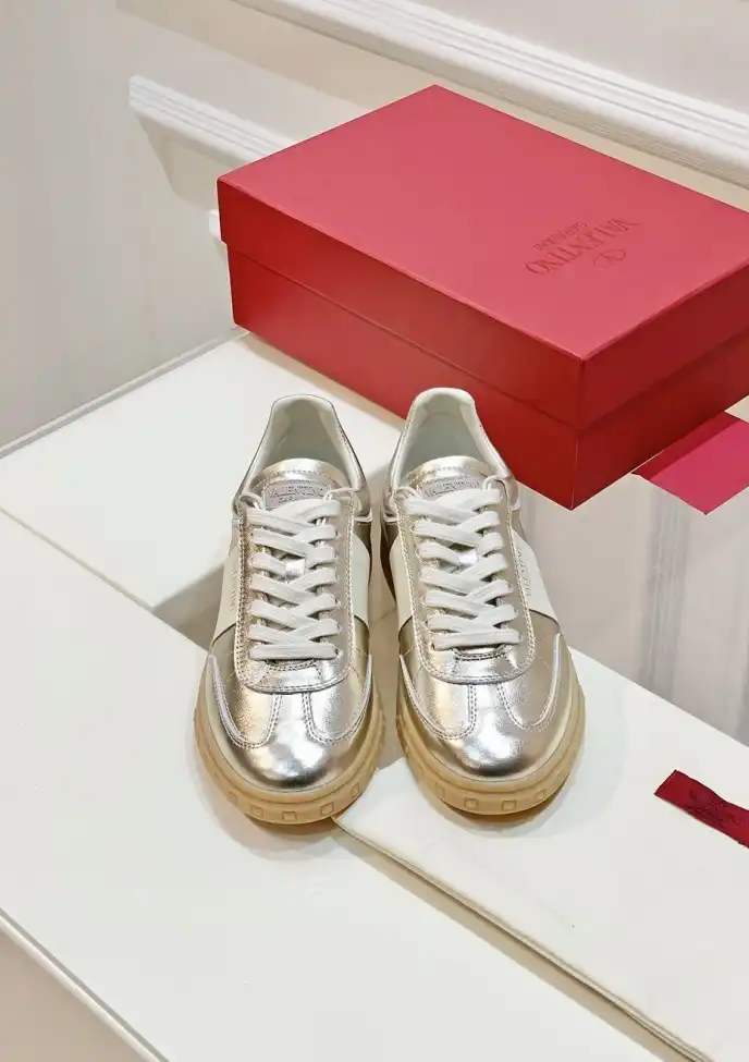 hype Valentino Sneakers