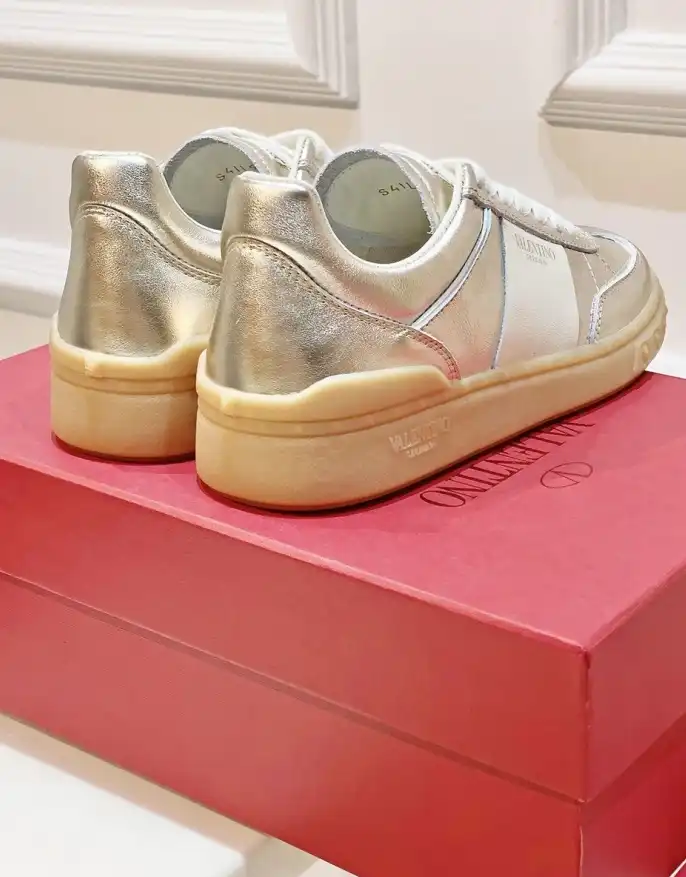 hype Valentino Sneakers