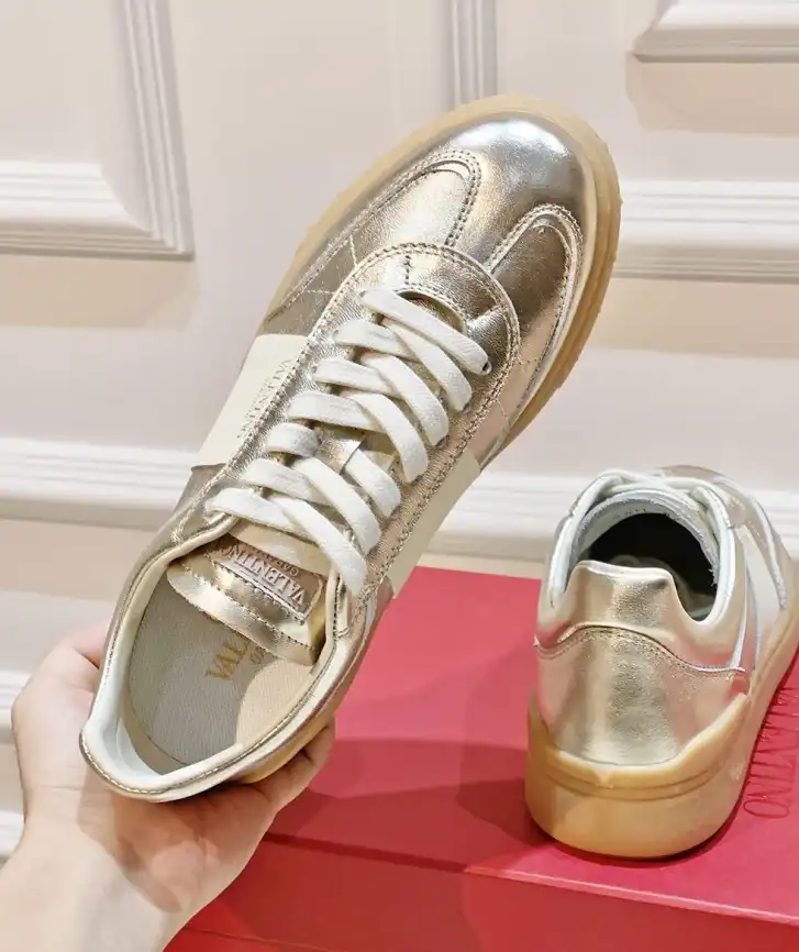 hype Valentino Sneakers