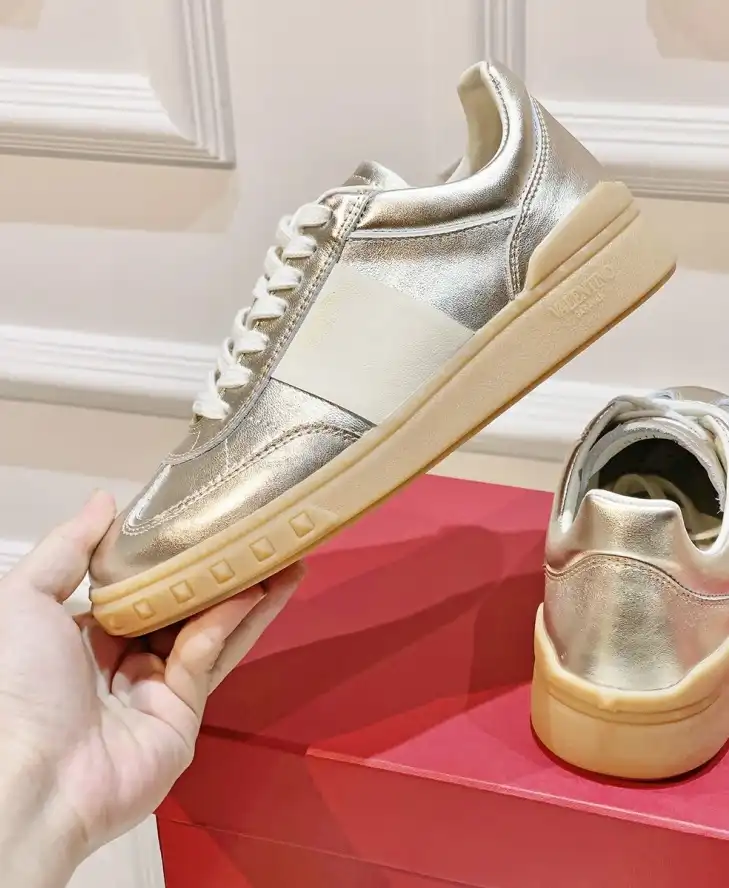 hype Valentino Sneakers