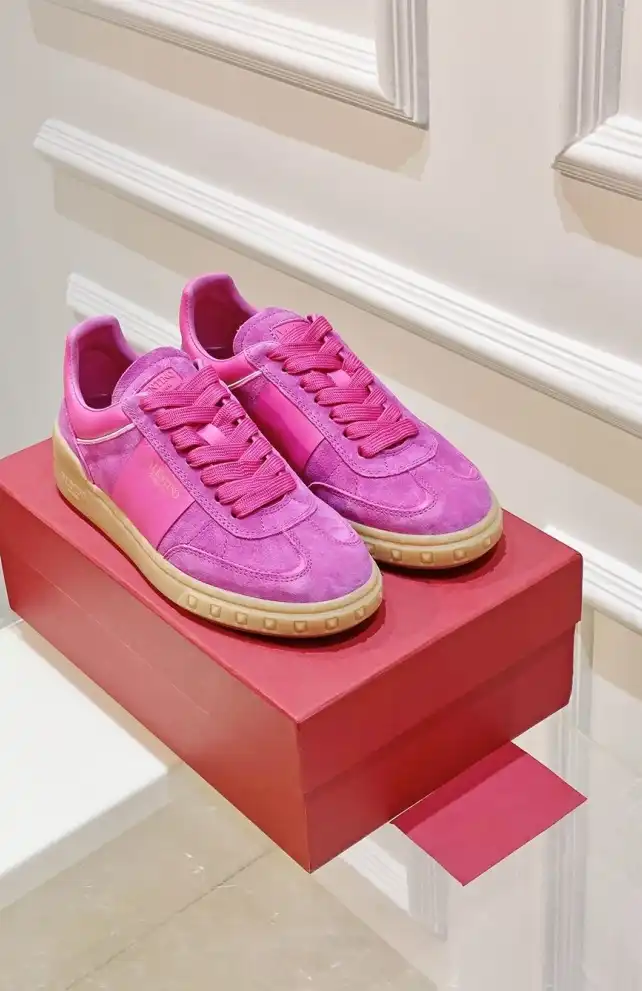 hype Valentino Sneakers