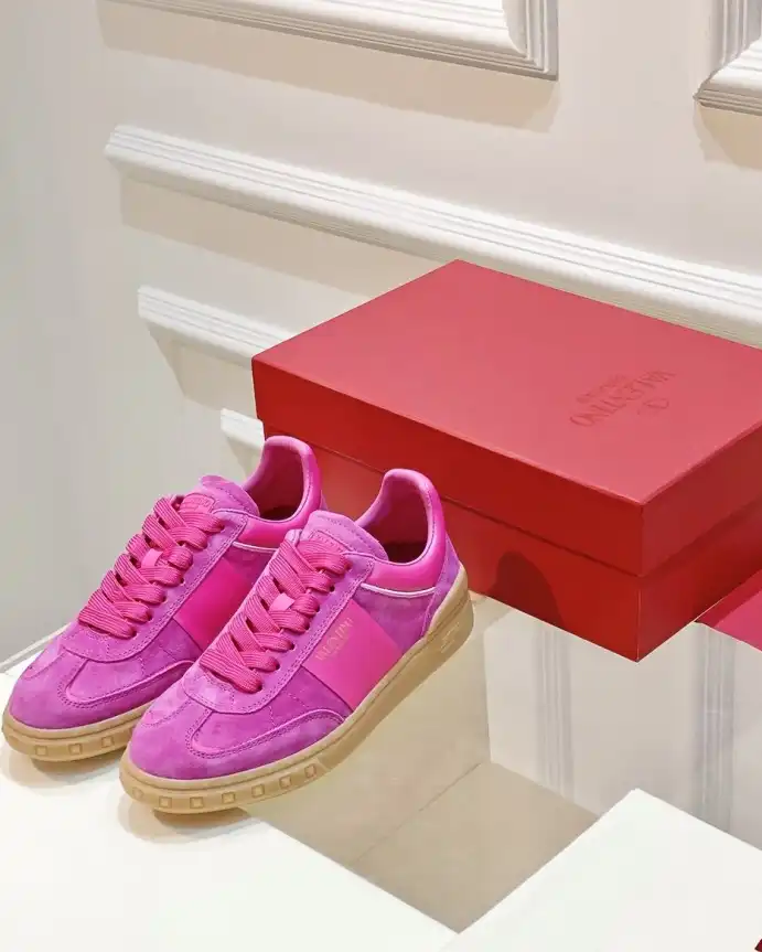 hype Valentino Sneakers