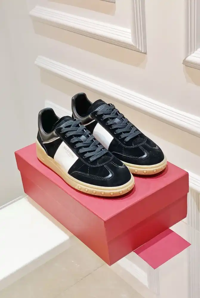 hype Valentino Sneakers