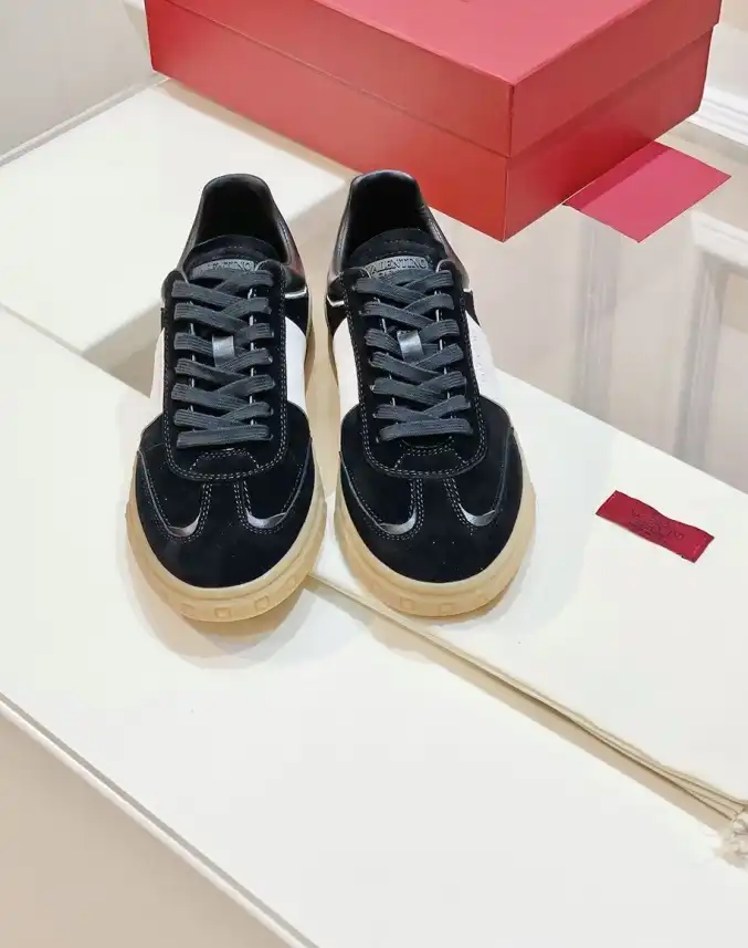 hype Valentino Sneakers