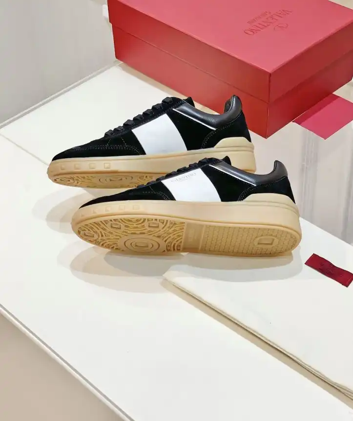 hype Valentino Sneakers