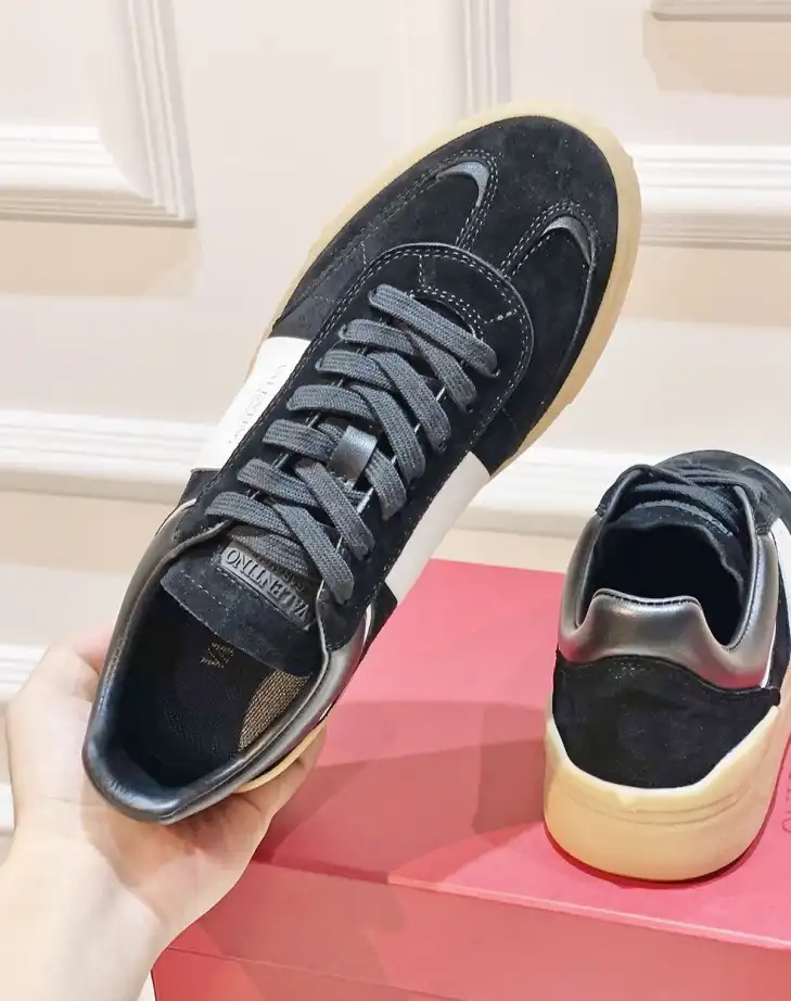 hype Valentino Sneakers