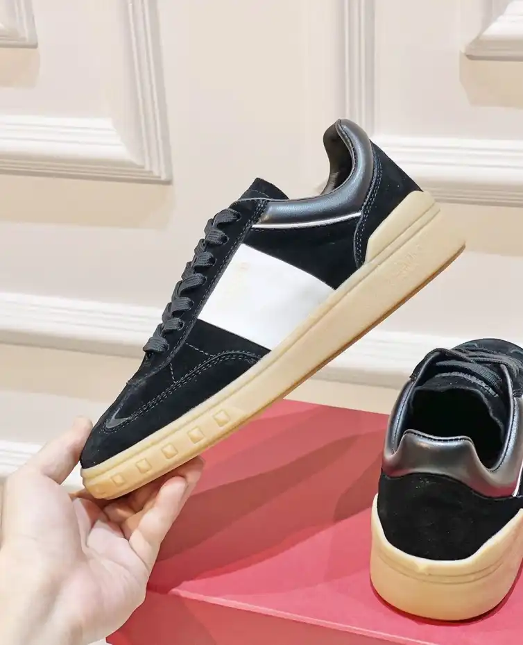 hype Valentino Sneakers