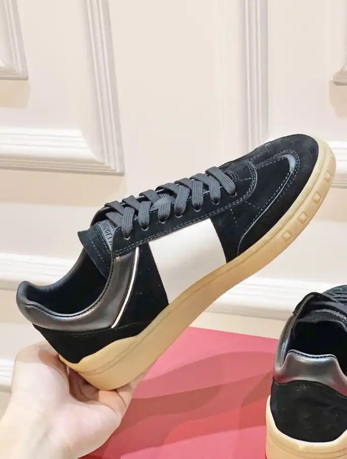 hype Valentino Sneakers