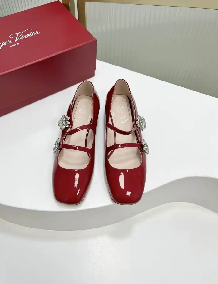 hype Roger Vivier flat shoes