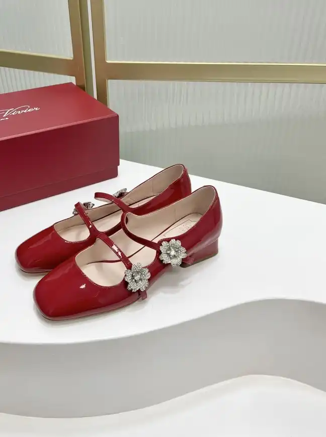 hype Roger Vivier flat shoes